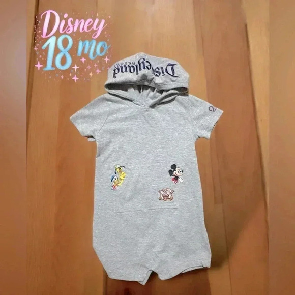 Disney Land 18 mo Hooded SS Grey bottom buttoned Romper w characters. - Picture 3 of 9